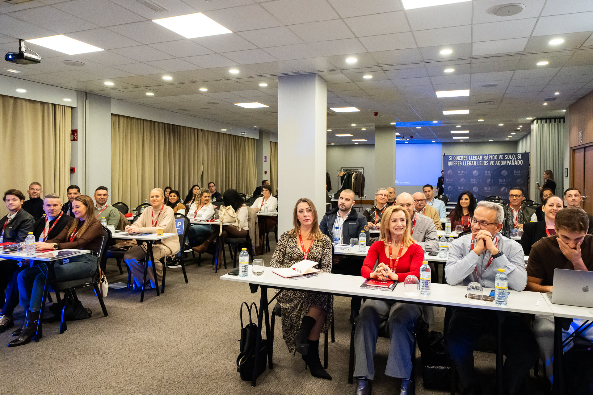 Sala llena de inversores